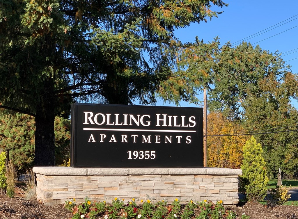 Property Sign at Rolling Hills Apartments, Tualatin, OR