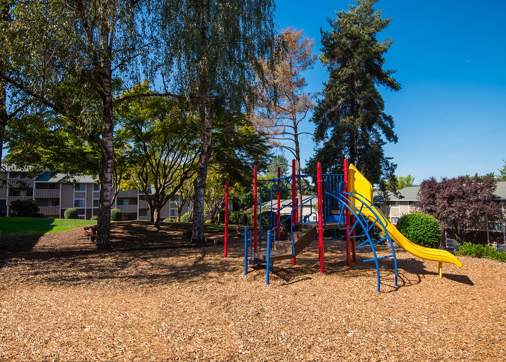 Rolling Hills Playground at Rolling Hills Apartments, Oregon, 97062