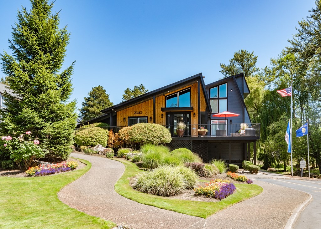 Shadow Hills leasing office exterior and landscaping