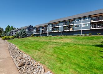 Shadow Hills original side building exteriors and lawn - Photo Gallery