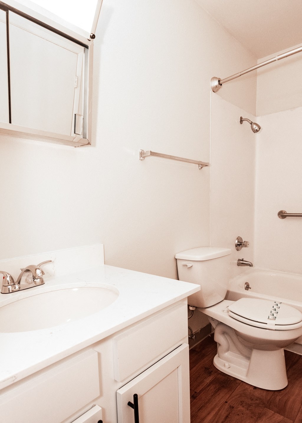 Shadow Hills vacant 1x1 bathroom