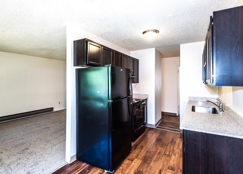 Shadow Hills vacant 3x2 kitchen