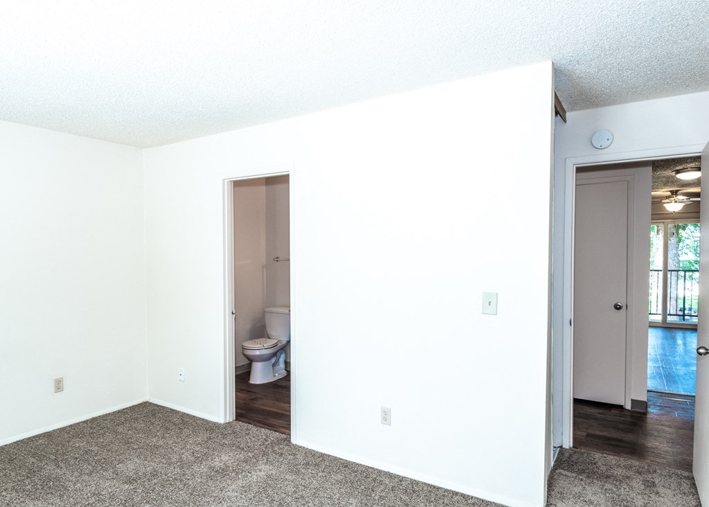 Shadow Hills vacant 3x2 primary bedroom entry and bathroom