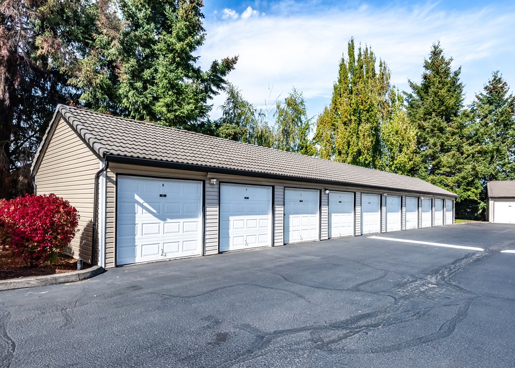 Sir Charles Court garages, Beaverton, OR, 97006