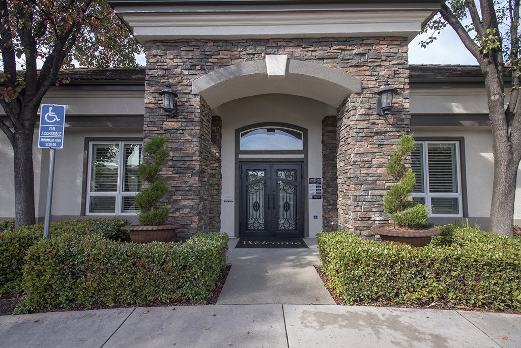 Stoneridge Clubhouse Entry
