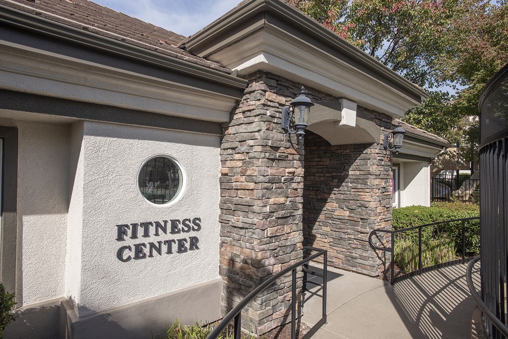 Stoneridge Fitness Center Entry Exterior