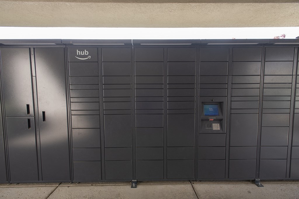 Stoneridge Self Serve Package Lockers