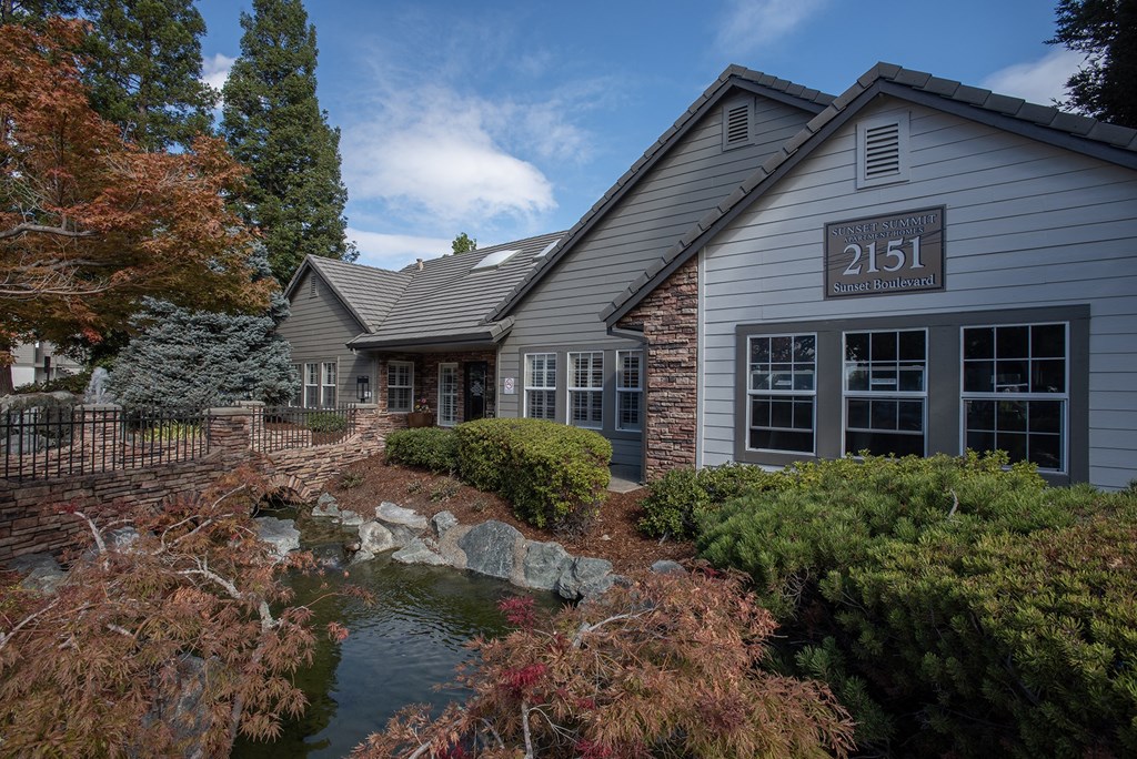 Clubhouse water feature at Sunset Summit, Rocklin, CA 95765