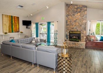Valley River Court Clubhouse Fireplace Lounge - Photo Gallery 5