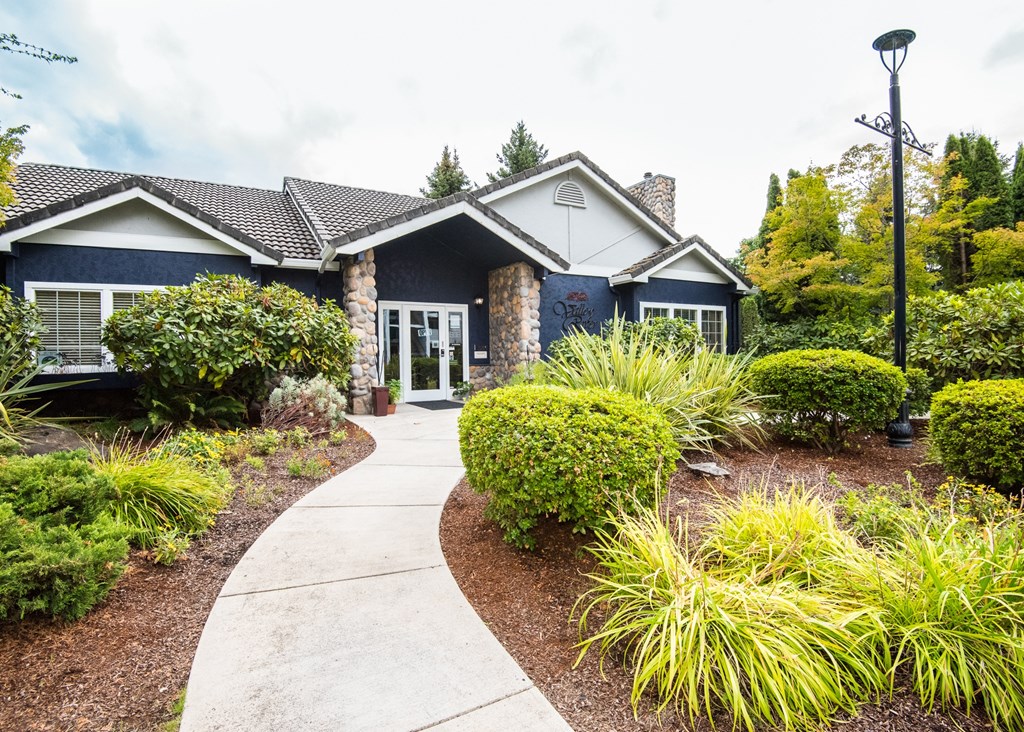 Valley River Court Clubhouse Walkway