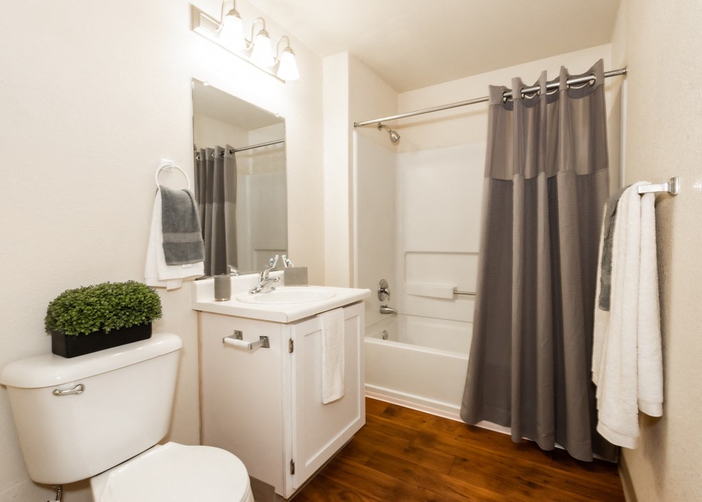 Valley River Court model bathroom