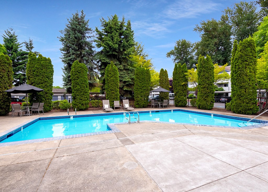 Valley River Court outdoor swimming pool deck