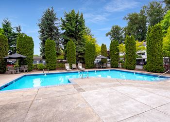 Valley River Court outdoor swimming pool deck