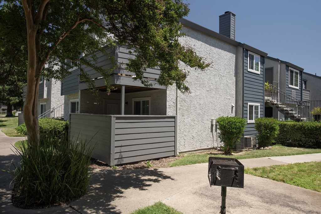 building exterior and bbq amenity  at Woodbridge Apartments, Sacramento, CA