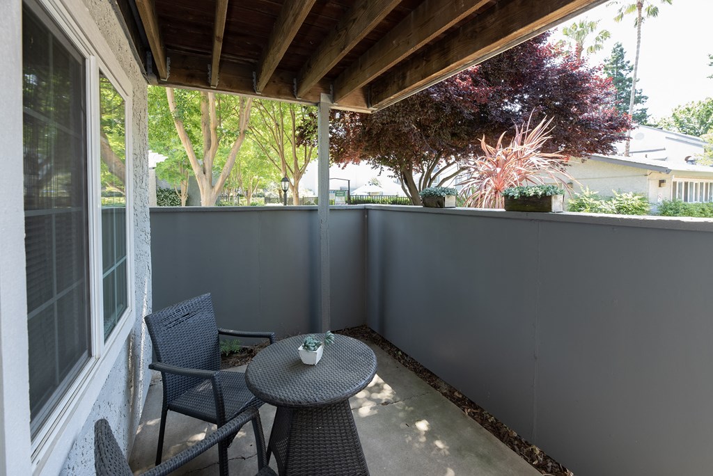 model patio and furniture at Woodbridge Apartments, Sacramento, California 95833