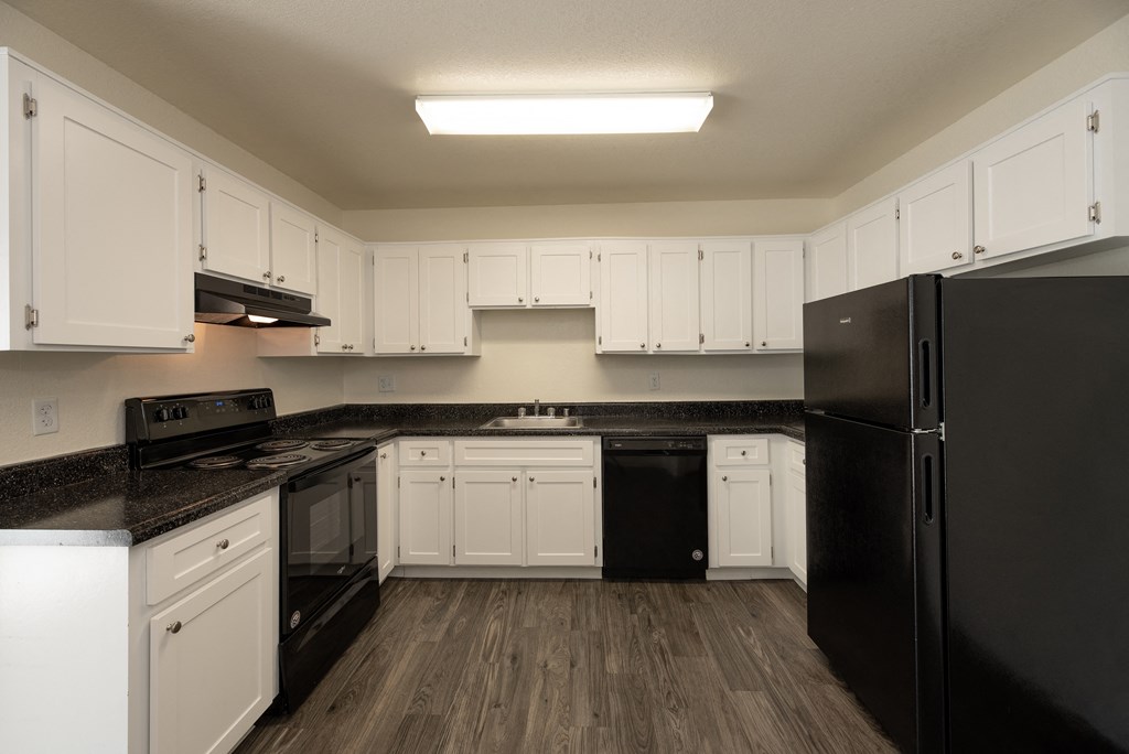 vacant 2x2 kitchen at Woodbridge Apartments, CA 95833