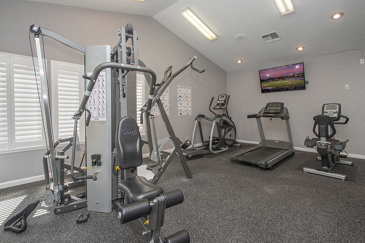 Apartments Fitness Center & Equipment at Zinfandel Village Apartments, Rancho Cordova