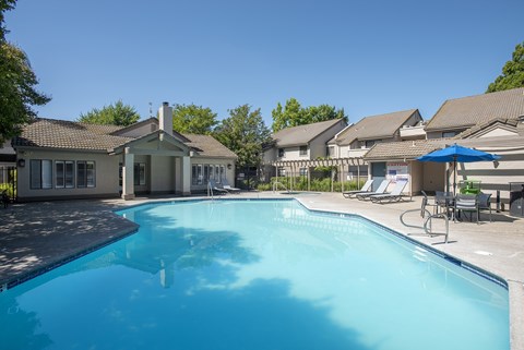 A swimming pool and clubhouse at Zinfandel Village Apartments, California, 95670