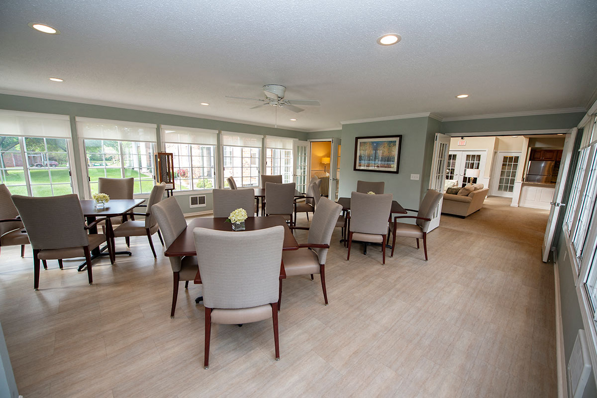 A living room with a table and chairs.