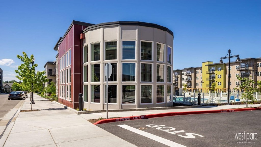west parc apartments near portland and beaverton. Drive in entrance