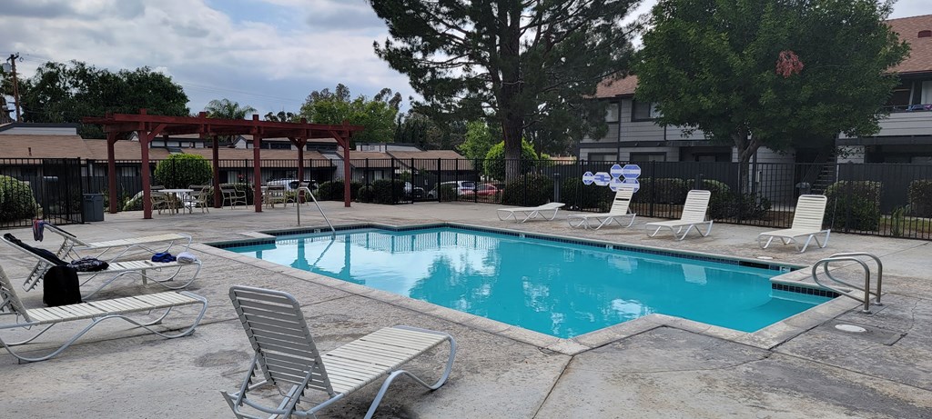 Swimming pool and sun deck at Dove Ridge Apartments in Riverside, CA.