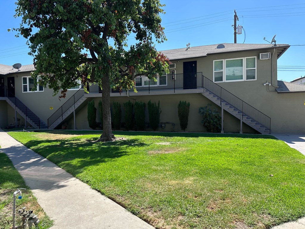 Courtyard at Edison Apartments in Burbank, California.