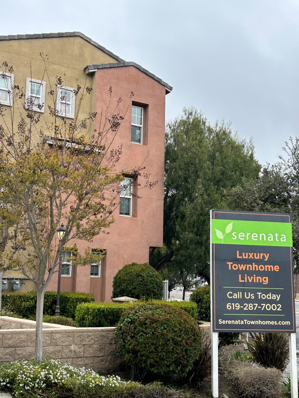 Meticulous landscaping at Serenata Townhomes in San Diego, California.