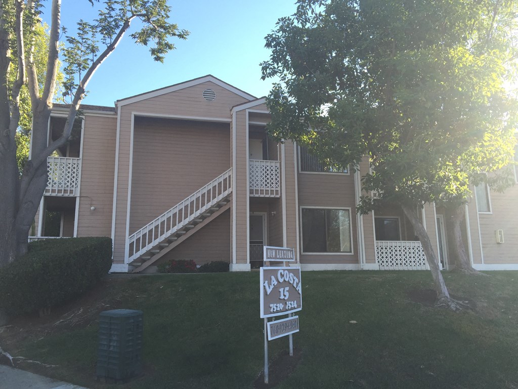 La Costa 15 Apartments monument sign.