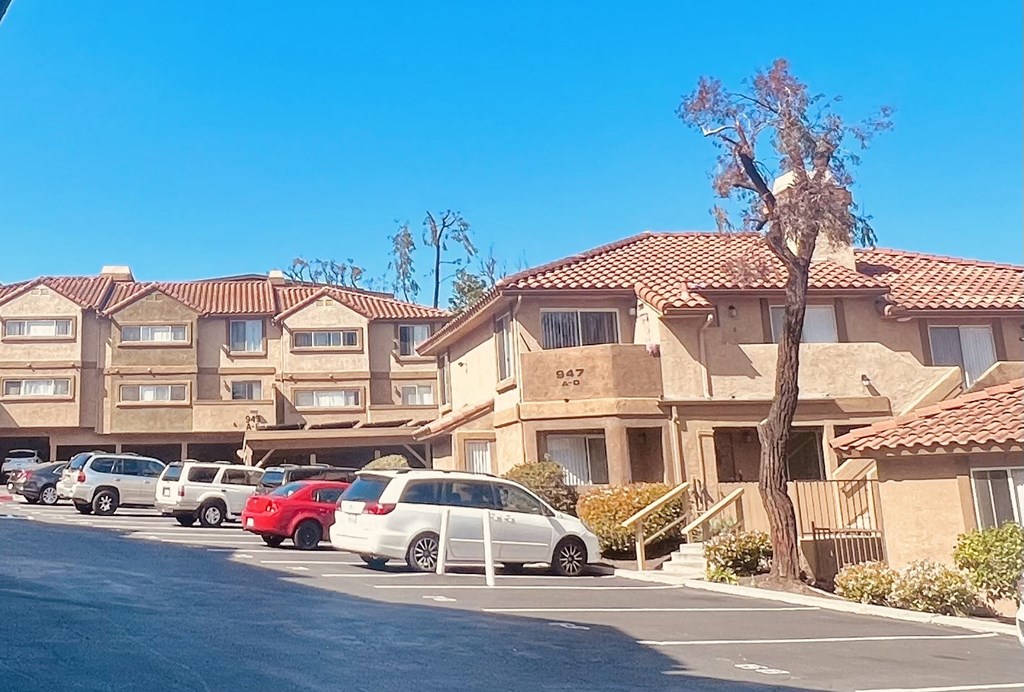 Grande Vista Apartments parking and amenities.