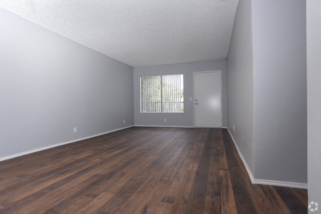 Living room with hardwood flooring at Riverdale Apartment Homes in Hemet, California.