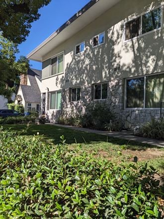 Shaded building and landscaping at Los Robles Apartments in Pasadena, California.