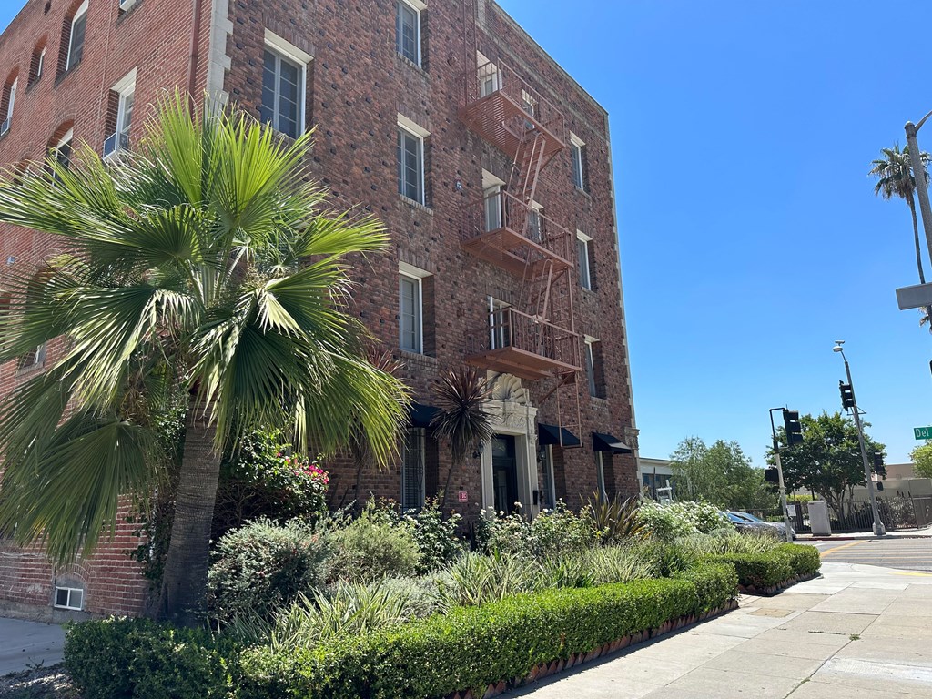 Beautiful landscaping at the Molino Del Mar Apartments in Pasadena, California.