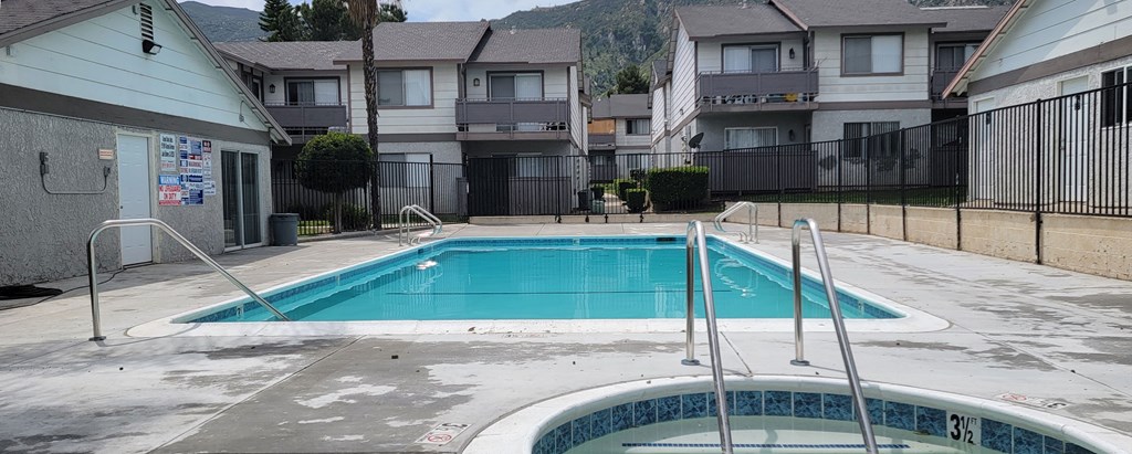 Swimming pool and spa at Grand Oaks Apartments in Lake Elsinore, California.