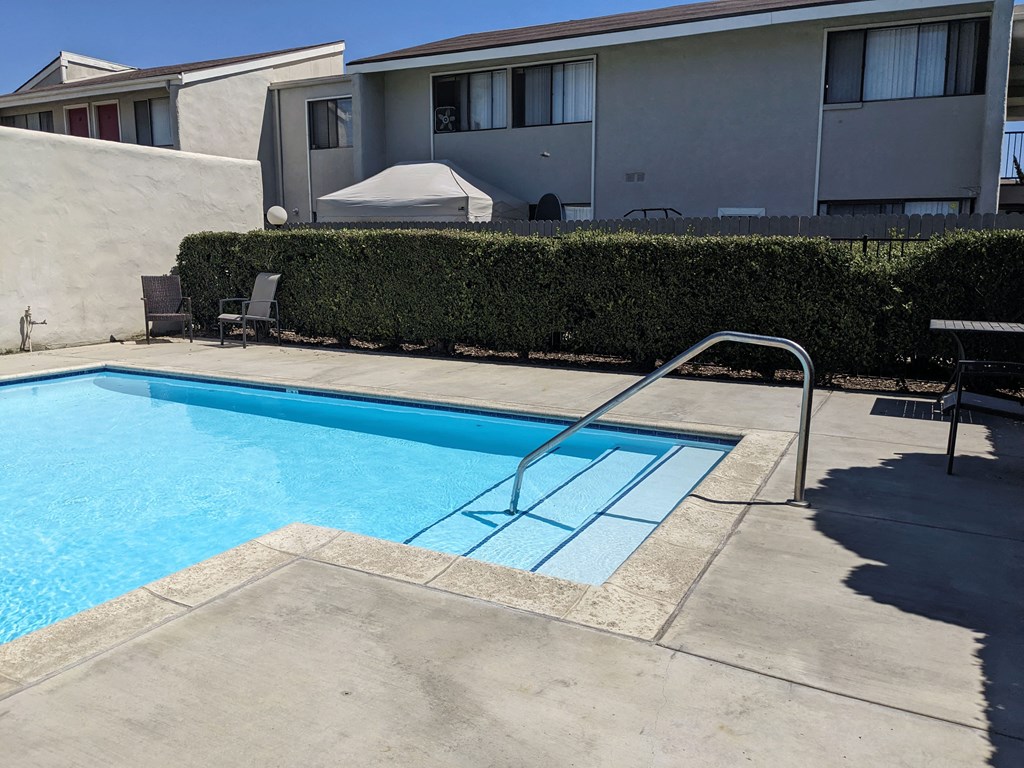 Inviting swimming pool and sun deck at the Steckel Apartments in Santa Paula, California.