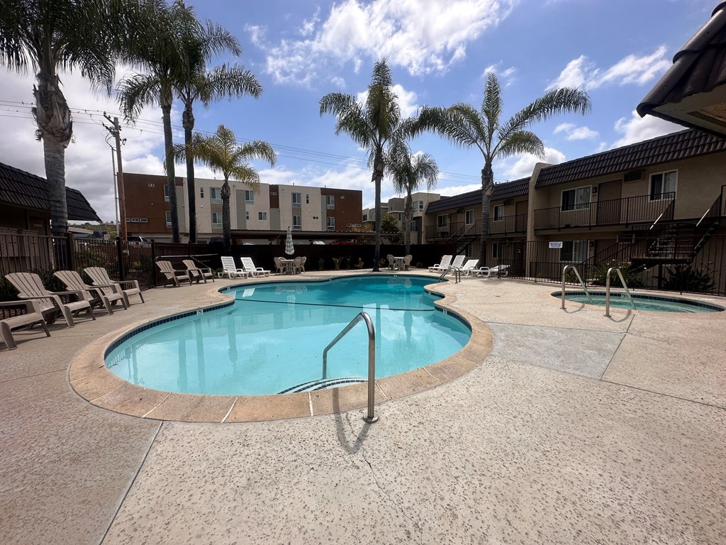Swimming pool, spa and sundeck at The Meadowlark Apartments.