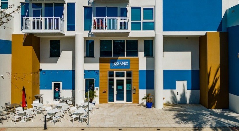 A blue and white building with a yellow and blue entrance.