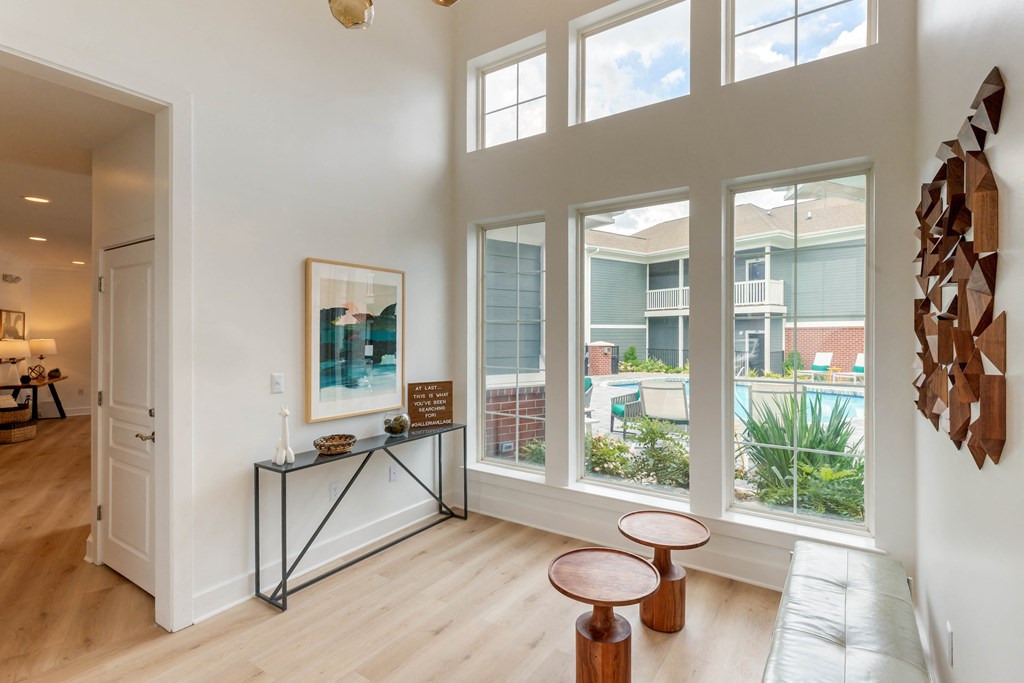 additional photo for property listing at chic digs with room to stretch out in the village 22 car