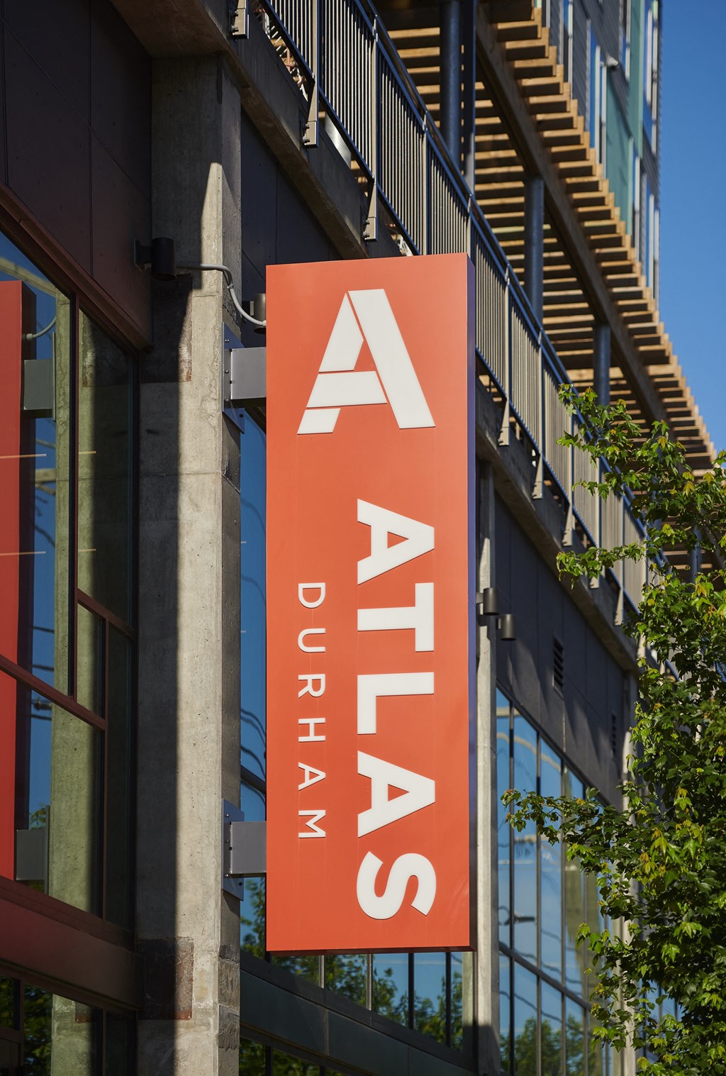a sign on the side of a building that reads applied sciences