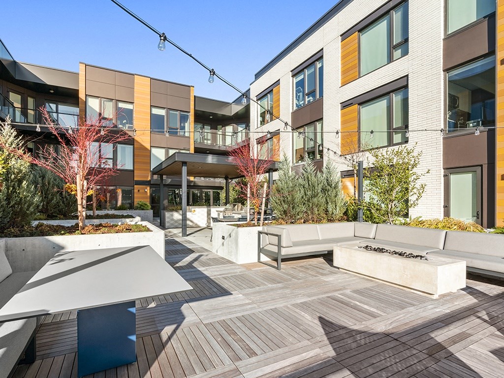 Bell Totem Lake_Outdoor Lounge