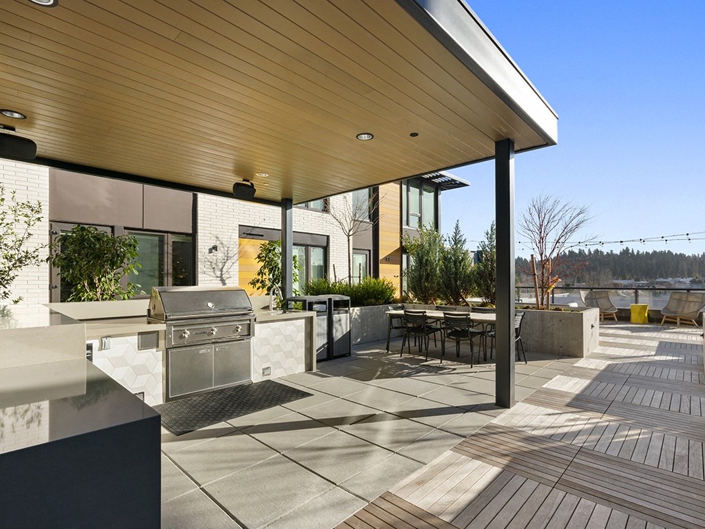 Bell Totem Lake_Grill