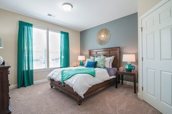 Bedroom with Carpet - Photo Gallery 4