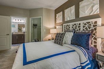 Comfortable Bedroom With Accessible Closet Comfortable Bedroom With Accessible Closet at Bell Perimeter Center, Atlanta - Photo Gallery 4