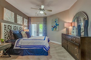 Comfortable Bedroom With Large Window Comfortable Bedroom With Large Window at Bell Perimeter Center, Atlanta, GA, 30346 - Photo Gallery 5