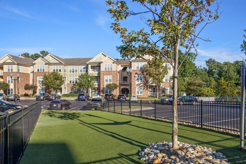 the reserve at fairfax corner apartments exterior