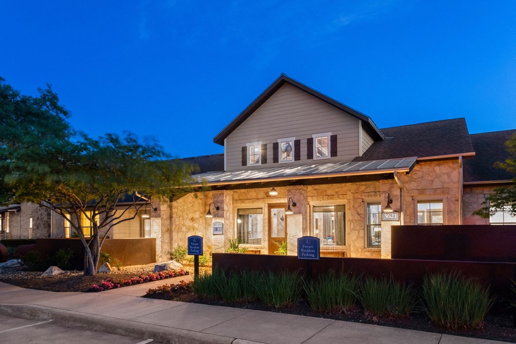 BellAustinSouthwest_Leasing Office