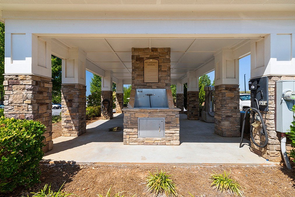 Bell Lake Norman Exterior Dog Wash