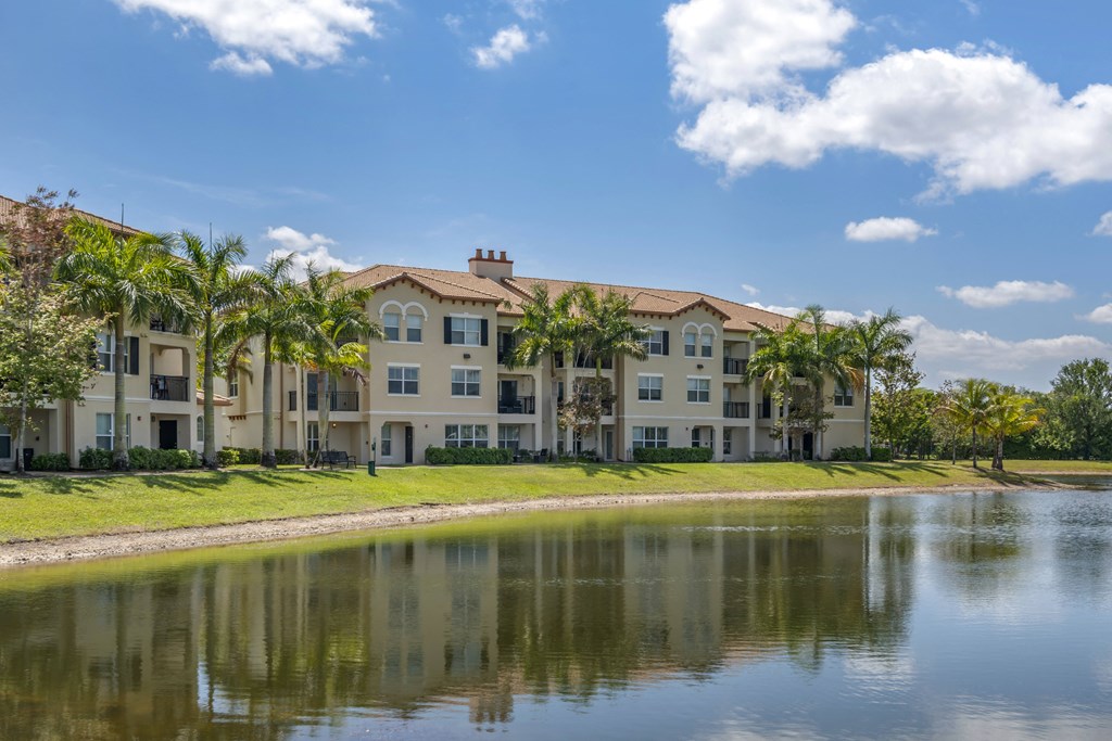 Bell Pembroke Pines Exterior