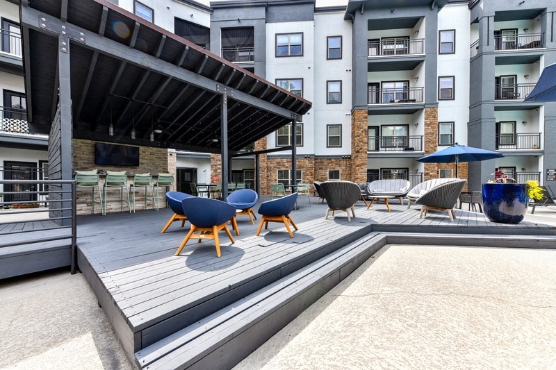 BellPerimeterCenter_OutdoorSeating