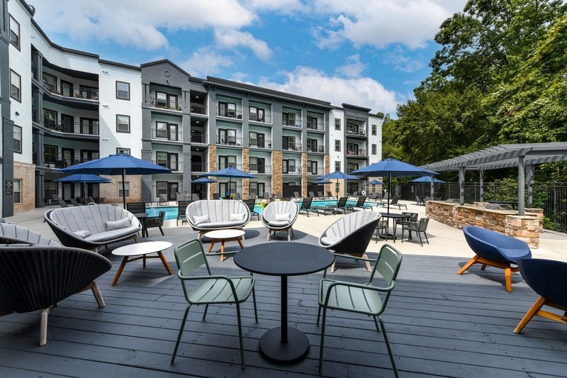 BellPerimeterCenter_OutdoorSeating