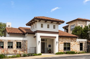 BellQuarryHill_Leasing Office - Photo Gallery 39
